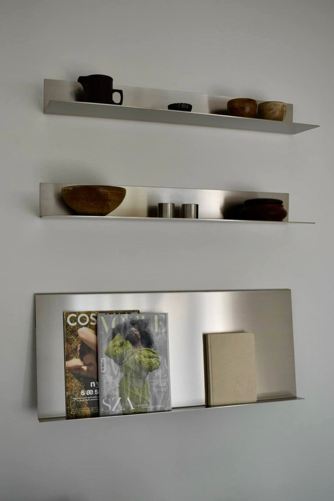 Bodø - Stainless steel magazine holder / wall shelf