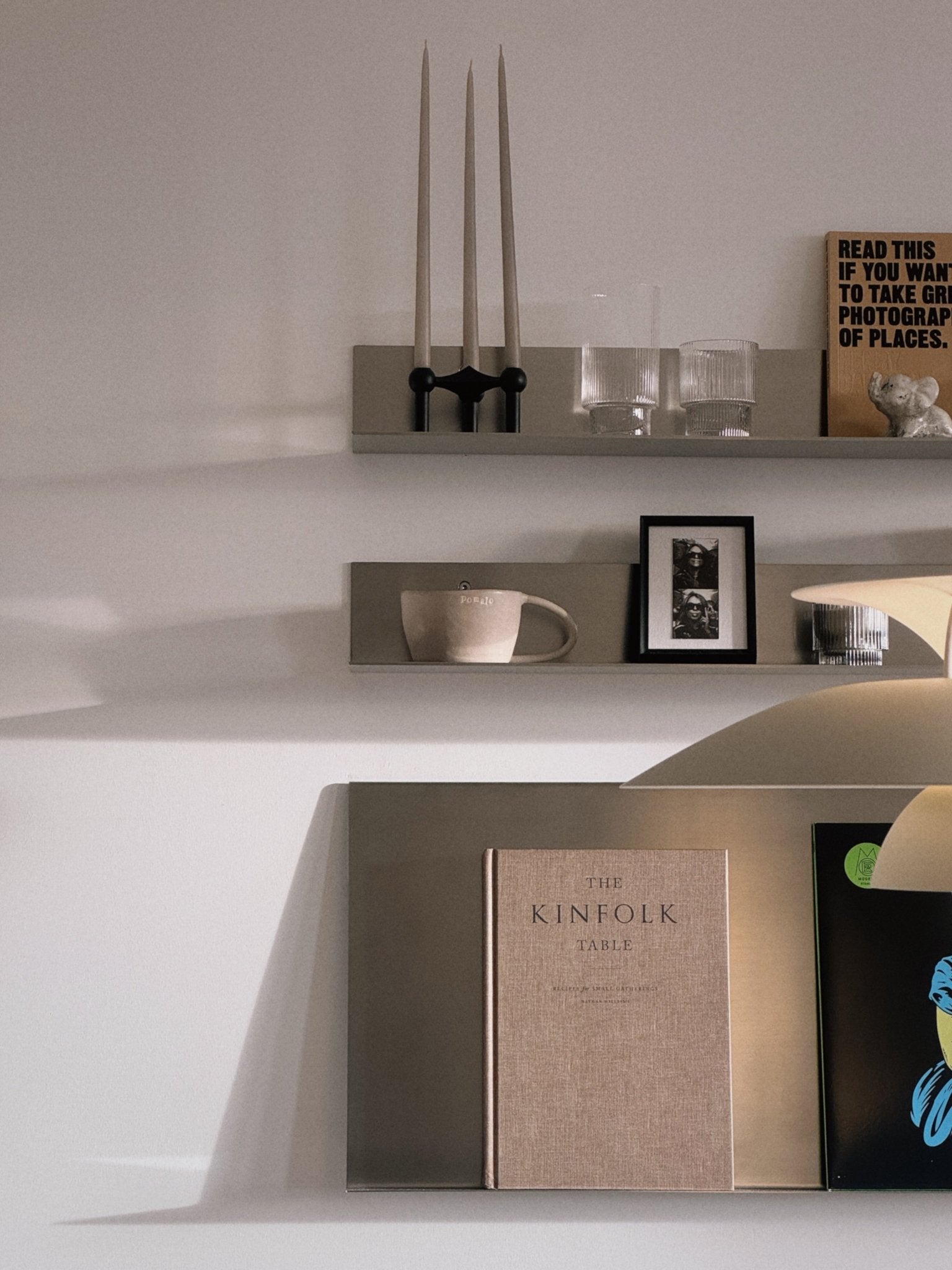 STÅLHYLDE SKAGEN & MAGASINHOLDER BODØ – SÆT - Acier Studio