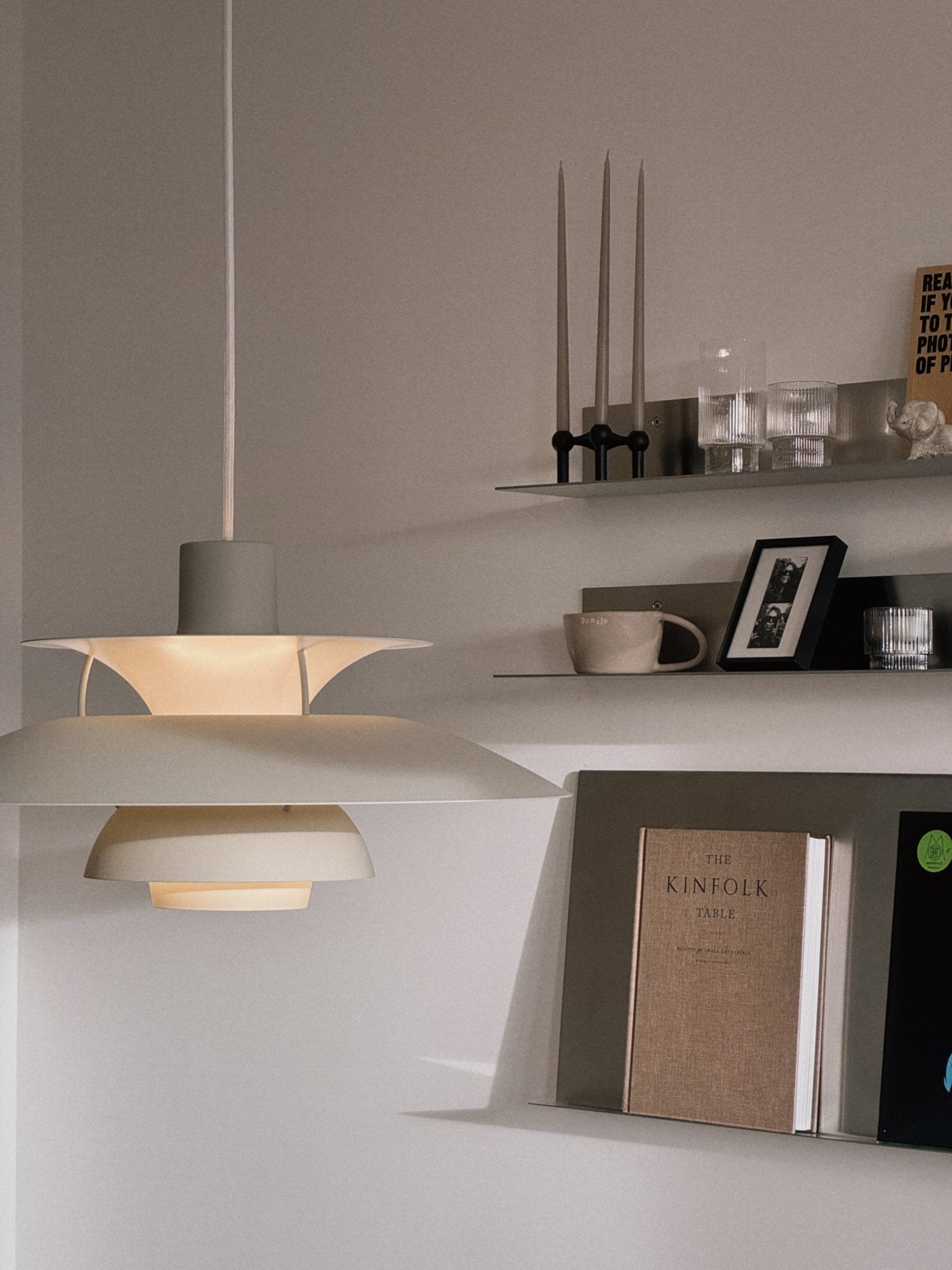 STÅLHYLDE SKAGEN & MAGASINHOLDER BODØ – SÆT - Acier Studio