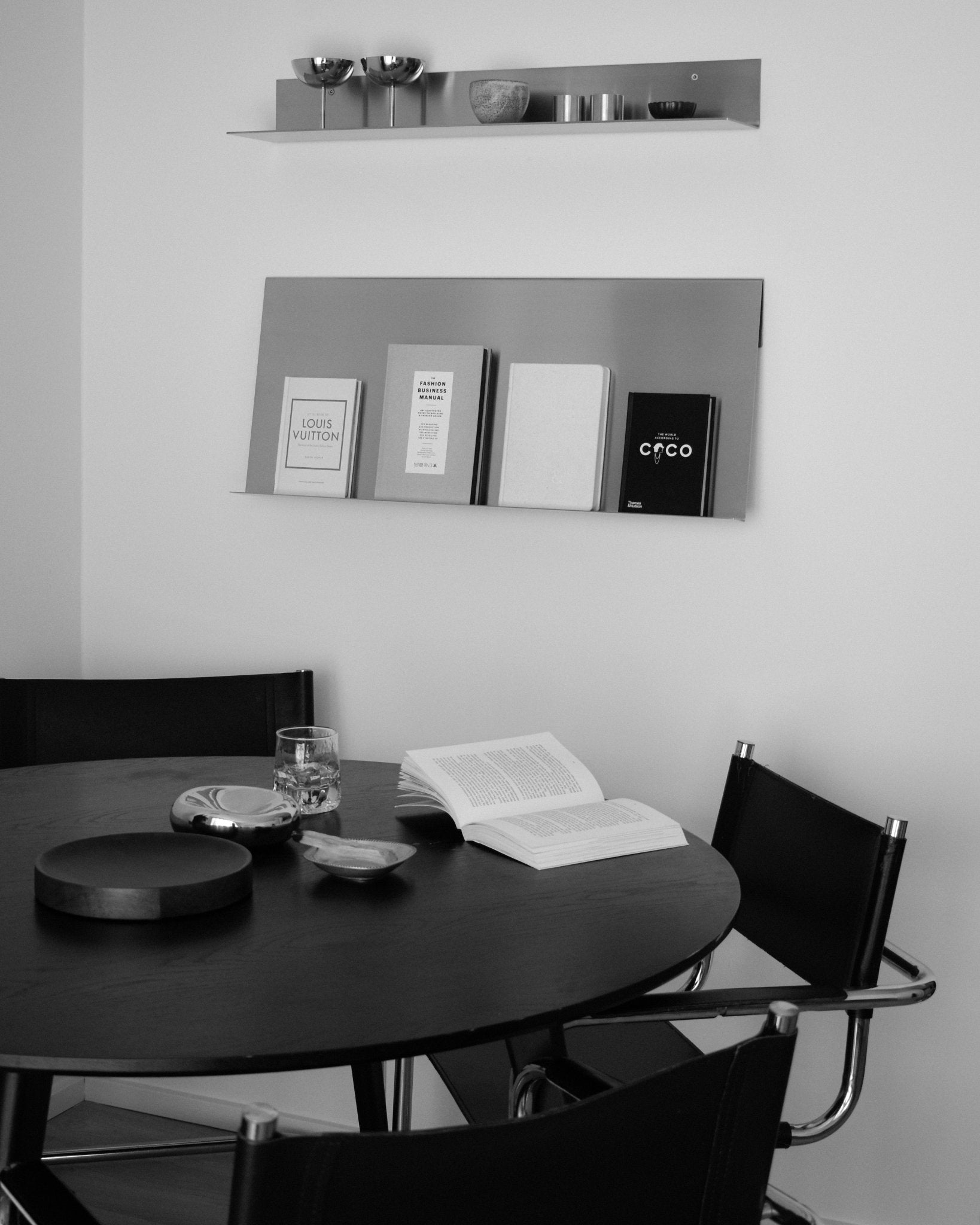 STÅLHYLDE SKAGEN & MAGASINHOLDER BODØ – SÆT - Acier Studio